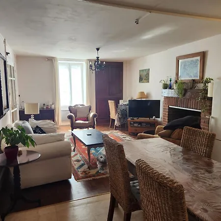 2-bedroom In Sleeps 4 Holiday home Availles-Limouzine