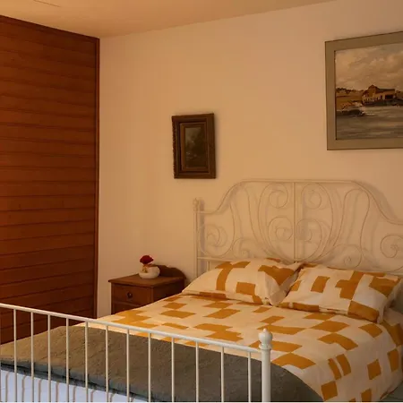 2-bedroom In Sleeps 4 *