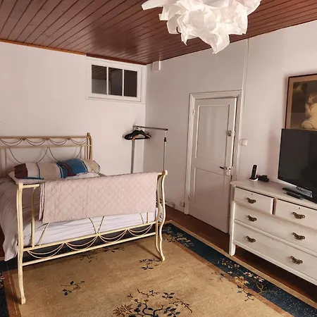 2-bedroom In Sleeps 4 Holiday home *