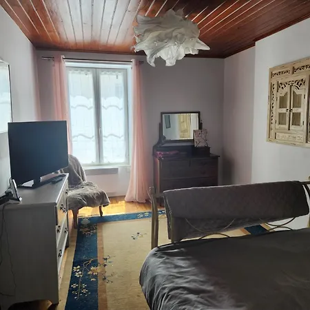 2-bedroom In Sleeps 4 Holiday home