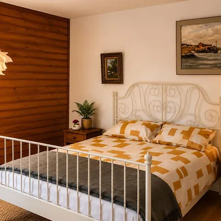 2-bedroom In Sleeps 4