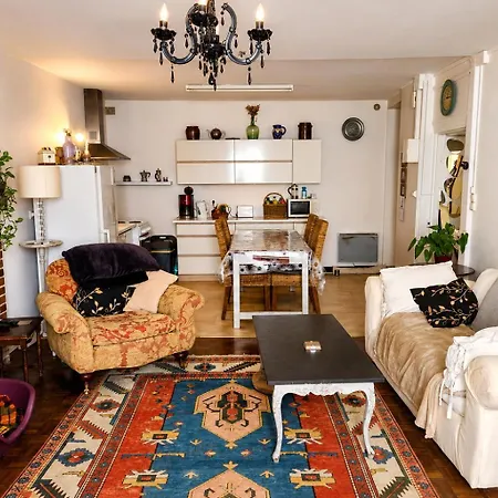 2-bedroom In Sleeps 4 度假居 *